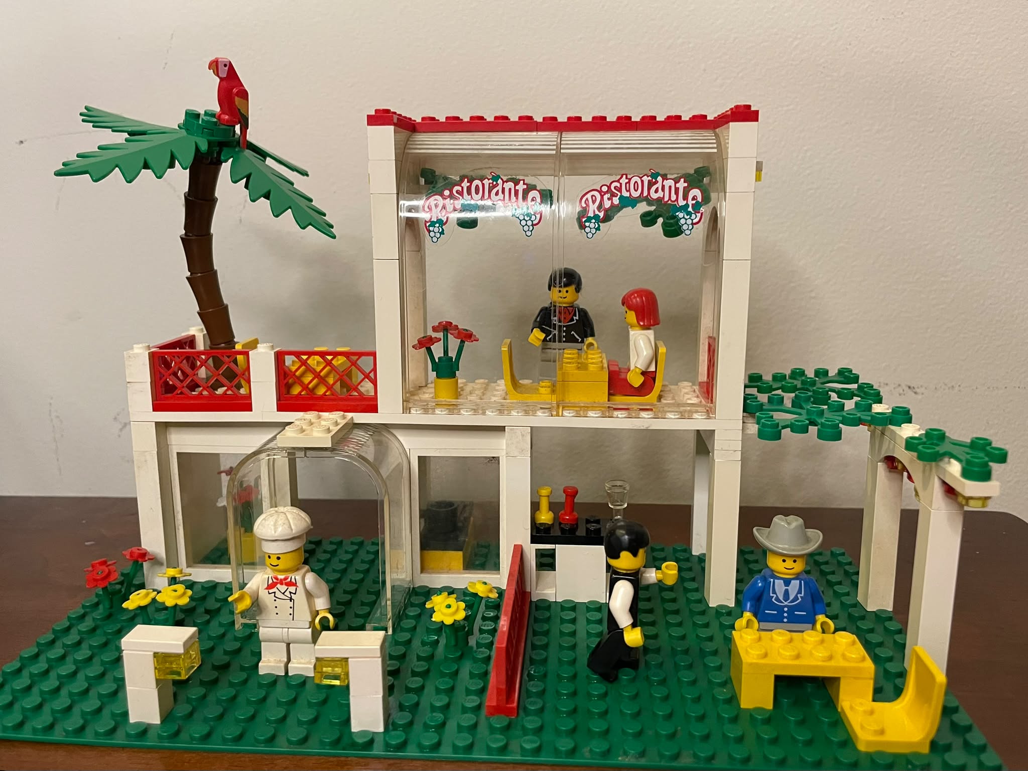 Classic Lego Breezeway Cafe set from 1990