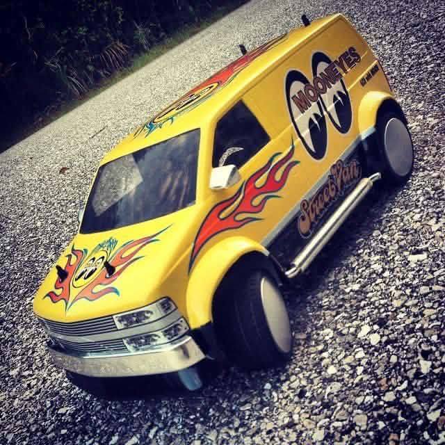 Our KYOSHO x MOONEYES MAD VAN Watch it ZQQM on the salt! 👀 $250 +