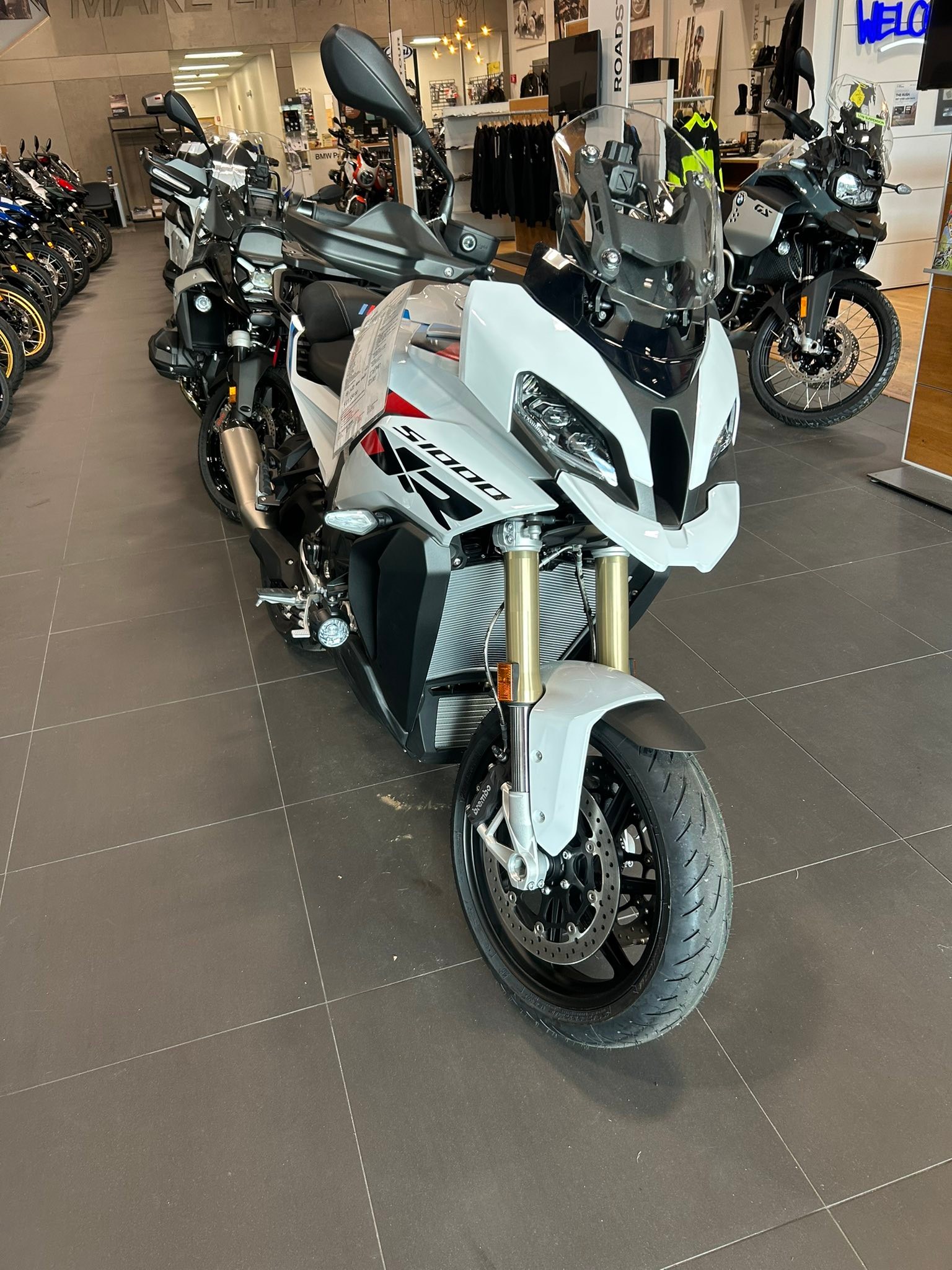 えど様 Upgraded to new BMW S1000XR from R18