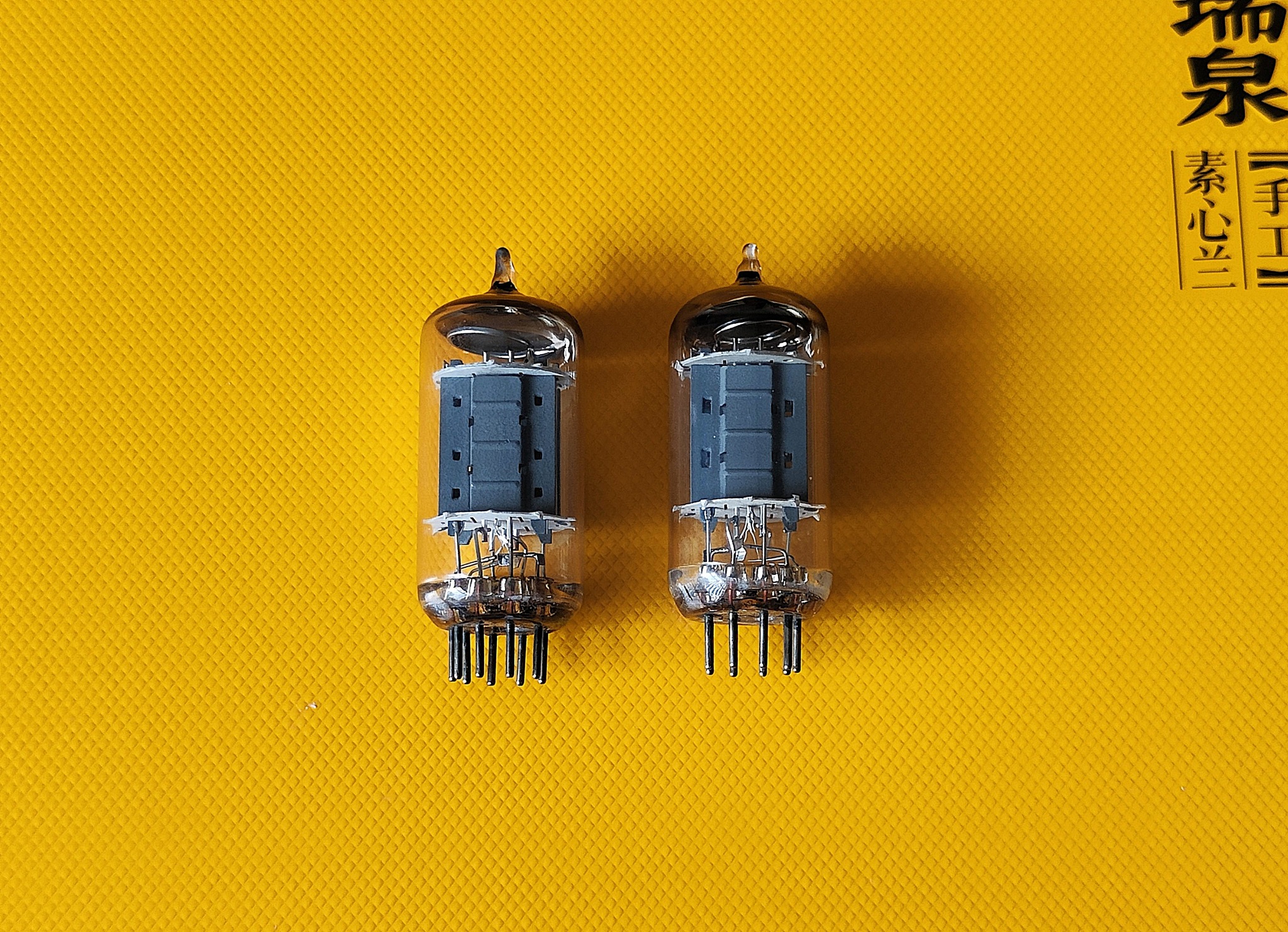 Telefunken 6211, two different construction