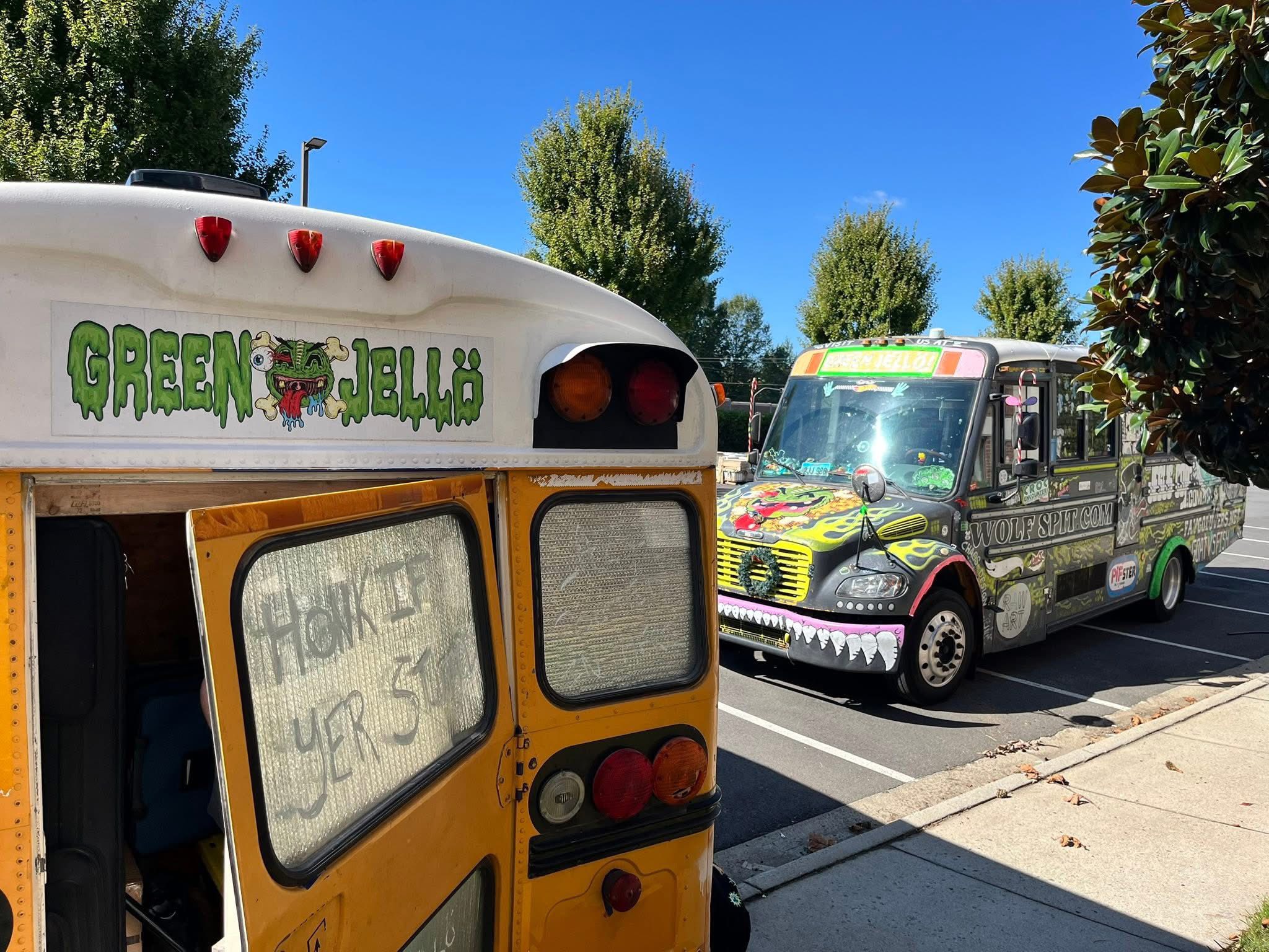 Green Jello's punk rock circus tour with 5 buses and inflatable