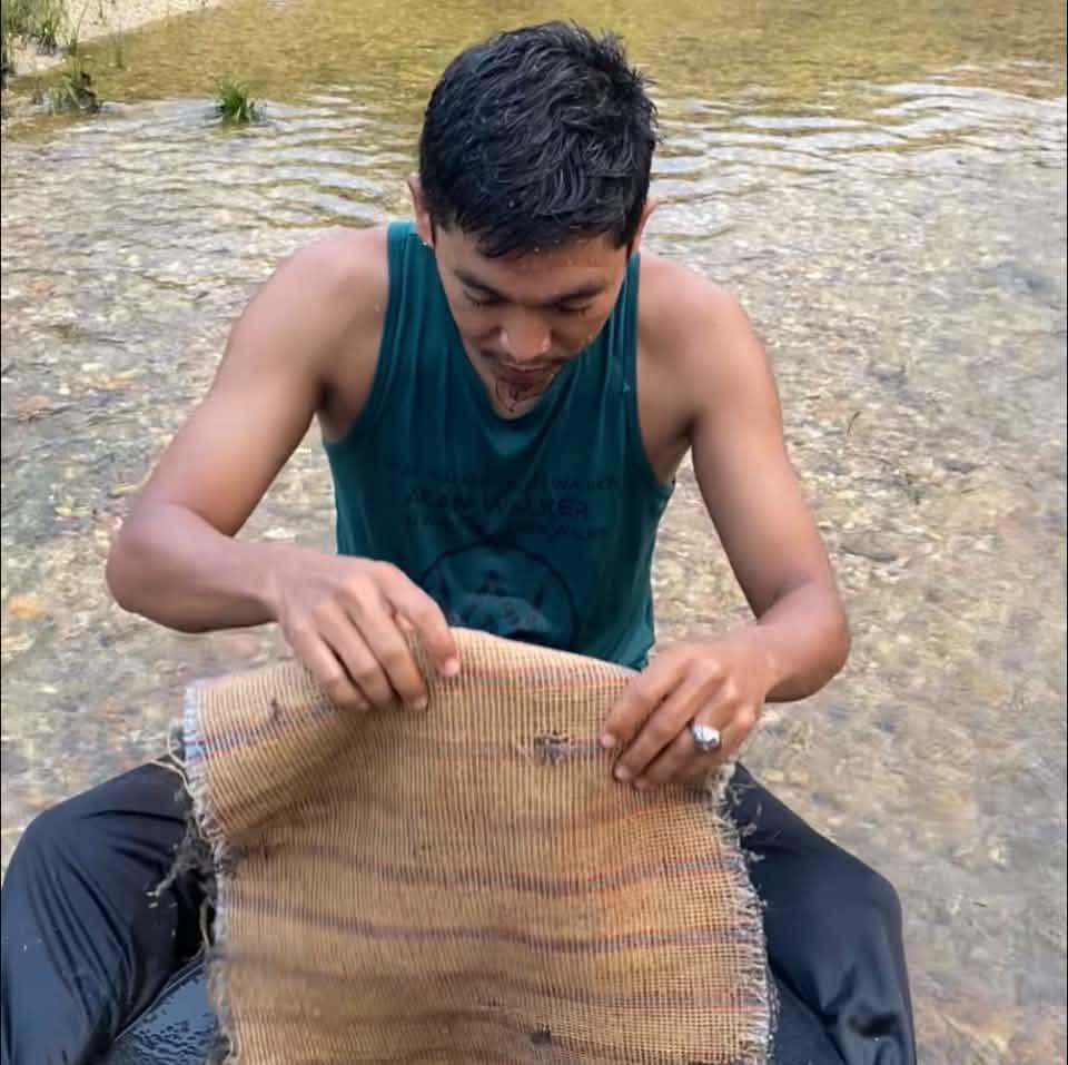 I didn't expect there to be a lot of gold under the grass on the river ...