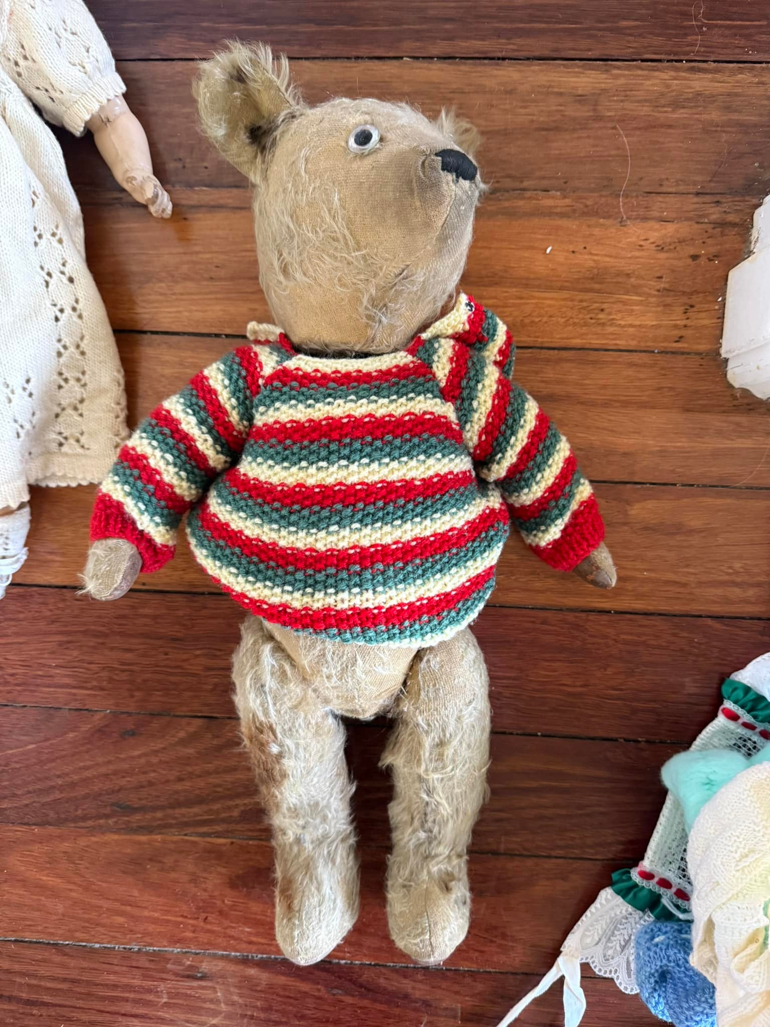 What is the Hermann 96112 teddy bear with little bears on its bow?