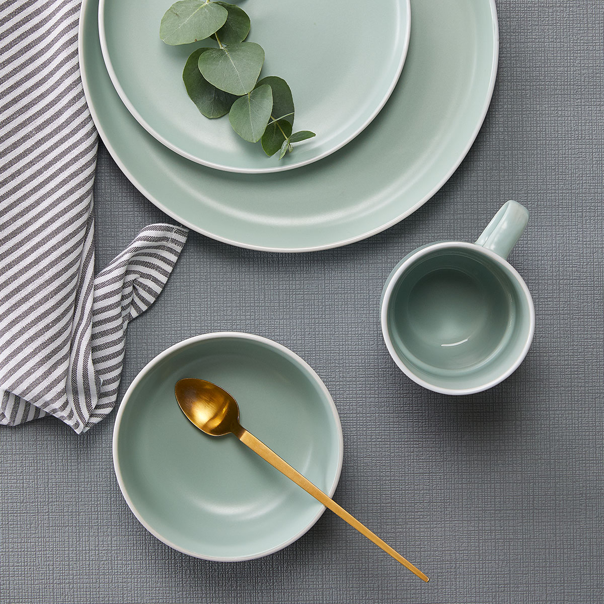Die Geschirr-Serie Elias begeistert in dezentem Mint und eleganter Form 😎 Skandinavische Hygge-Stimmung ist garantiert 🥳 Jetzt in Deiner JYSK-Filiale entdecken