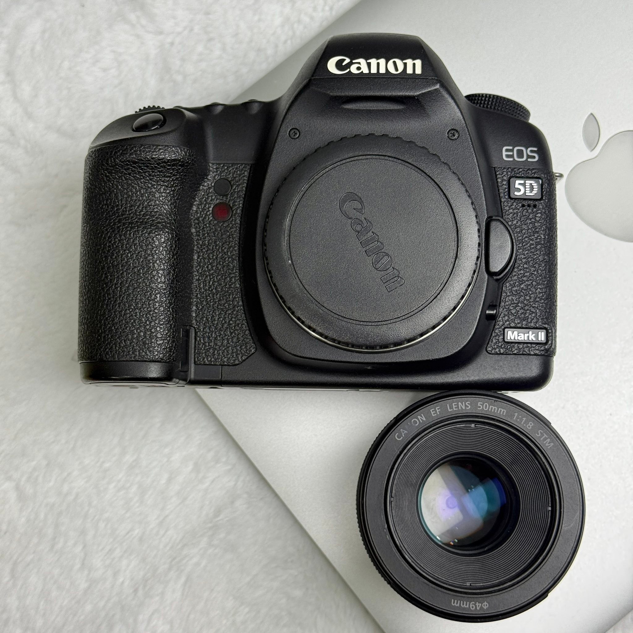 ? Combo Canon EOS 5D Mark II + Canon EF 50mm f/1.8 STM