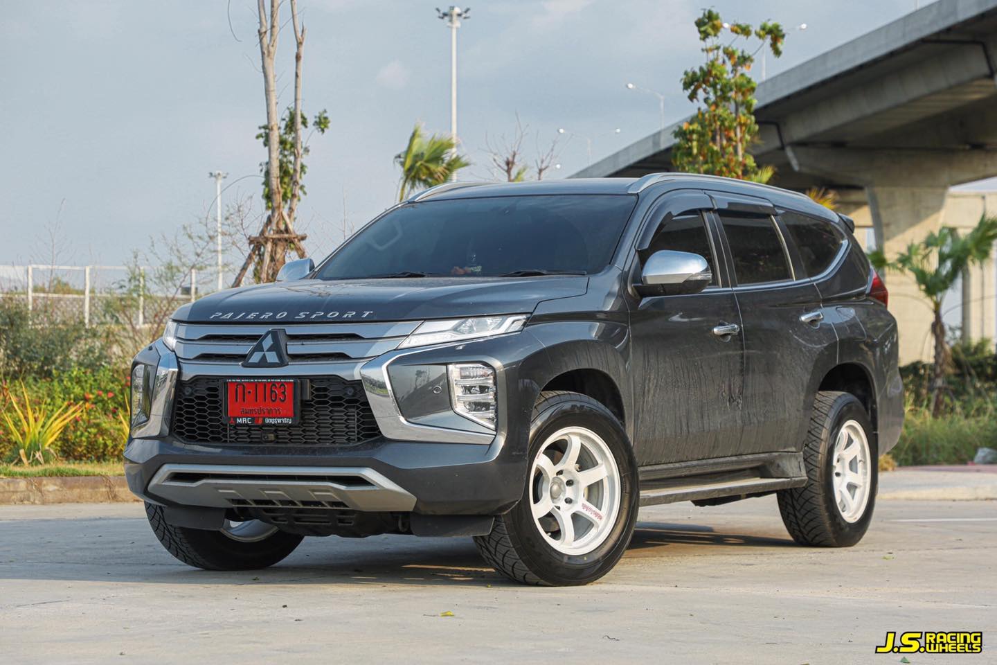 ปาเจโร่โหลด 1.5 นิ้ว สเตปสำนัก J.S. จัดไป >> โช็คหน้า - หลัง Profender ...