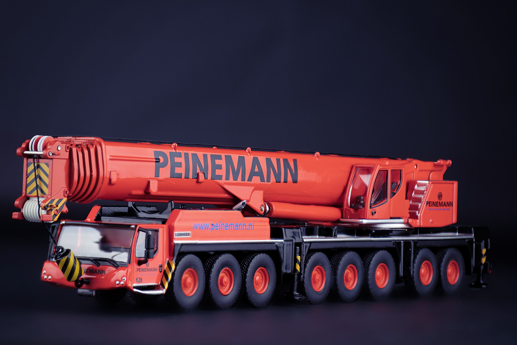 Liebherr LTM 1800 Grohmann mobile crane model in 1:50 scale