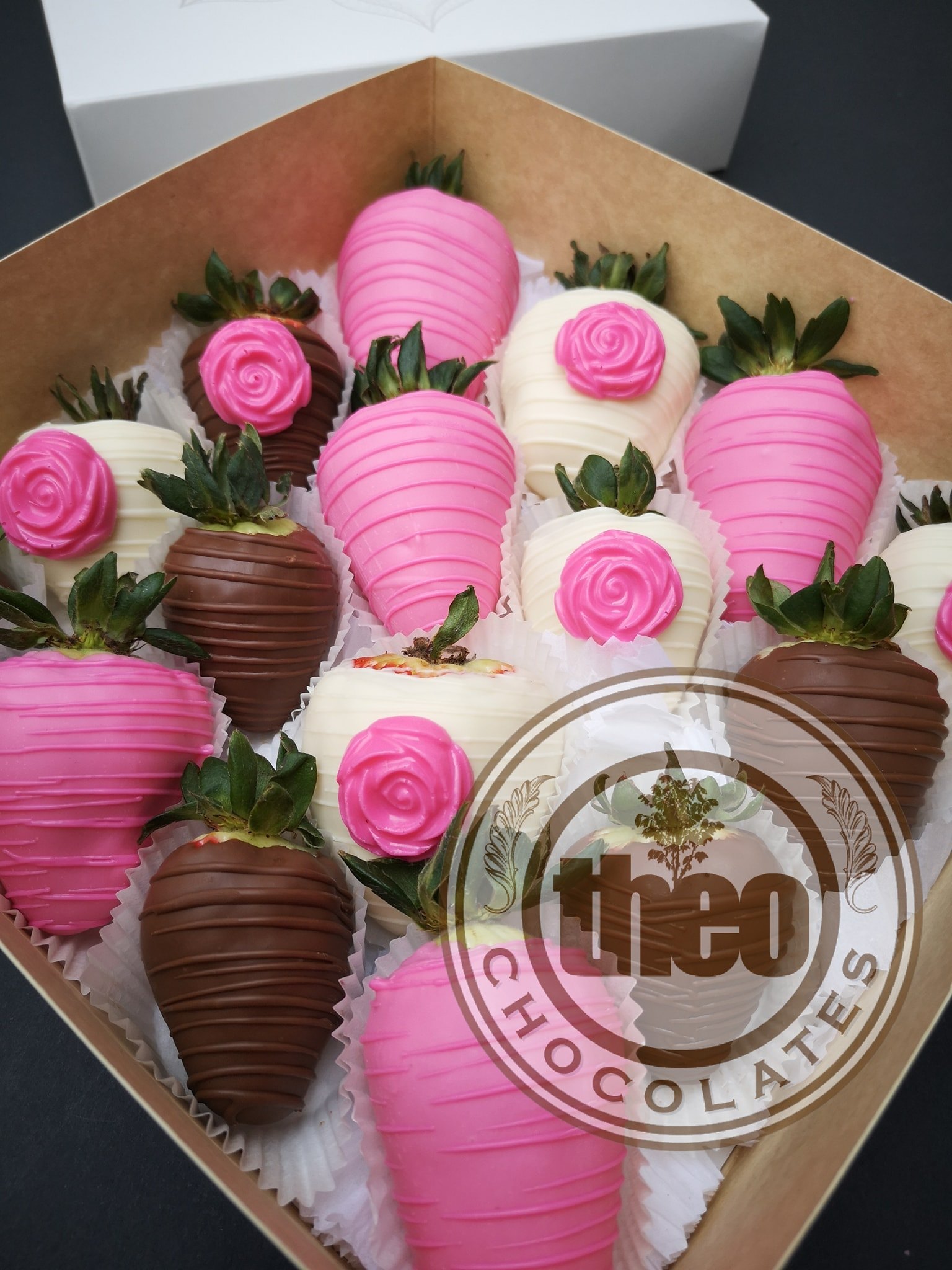 Fresas Cubiertas De Chocolate Rosa