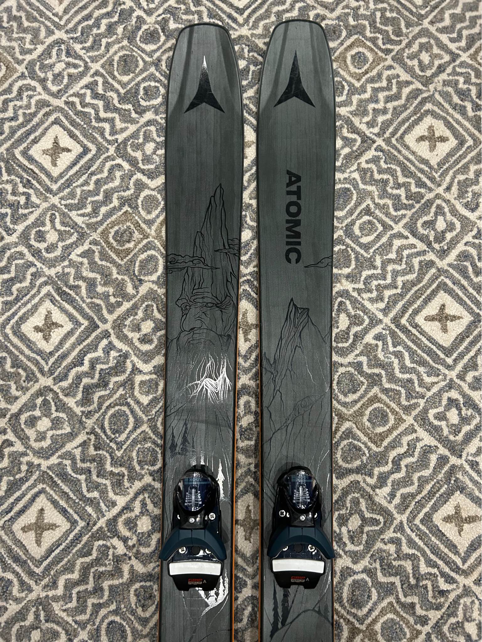 Like-New 2022 Bent Chetler 100 172 Skis + Look SPX 13 Bindings 