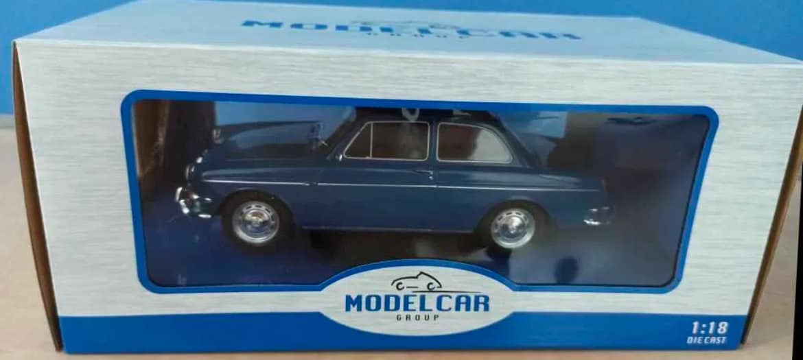 MINICHAMPS VOLKSWAGEN 1600 TL 1970 BLUE METTALIC 1:18 scale