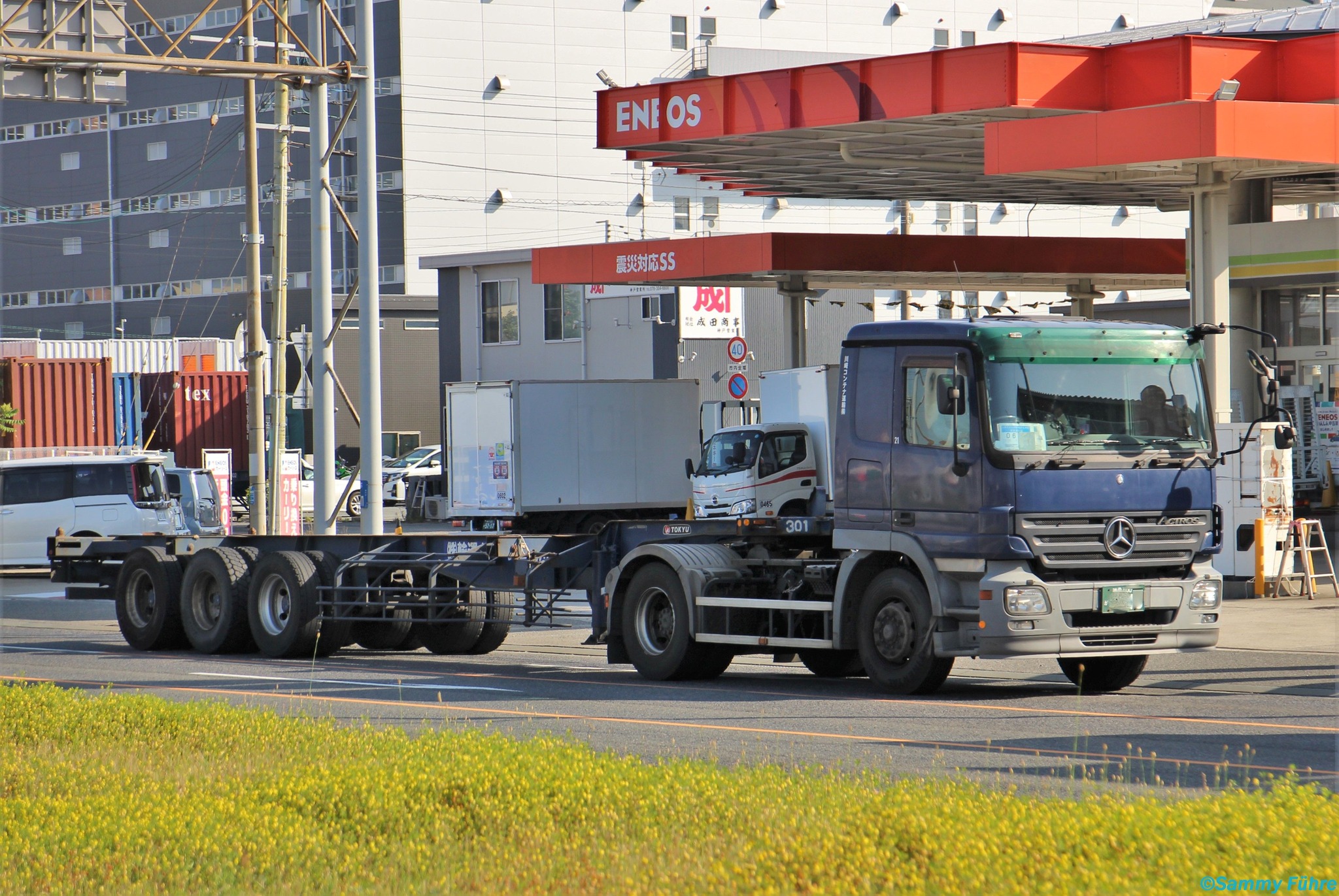 Mercedes Actros for Japan with Convex type LH rear view mirror