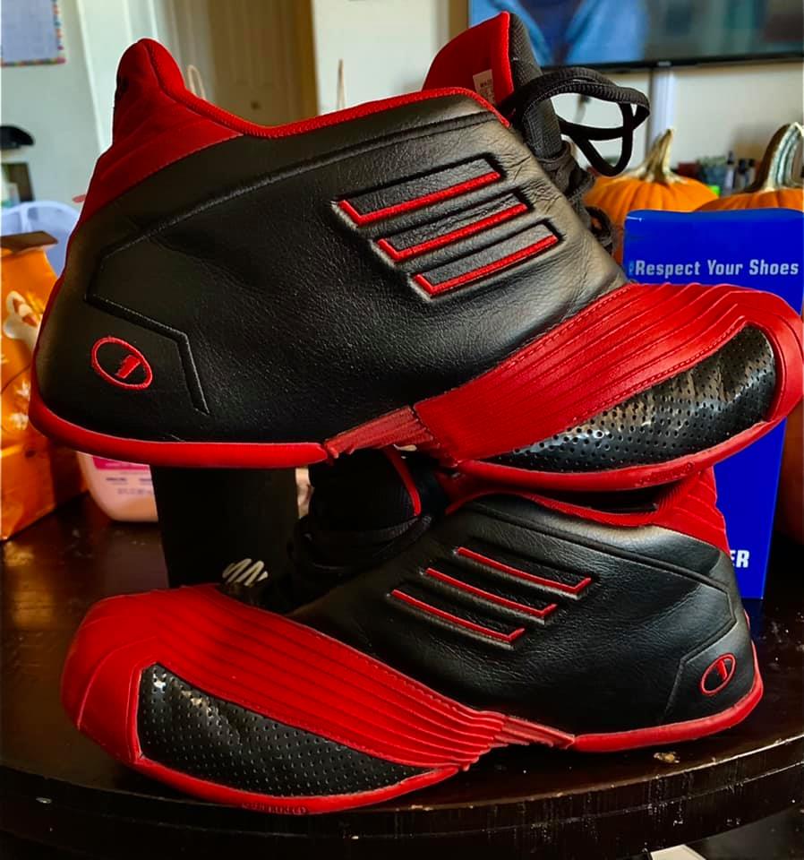Mens Adidas hoops basketball shoes, Issue 3 Basketball Shoe F21