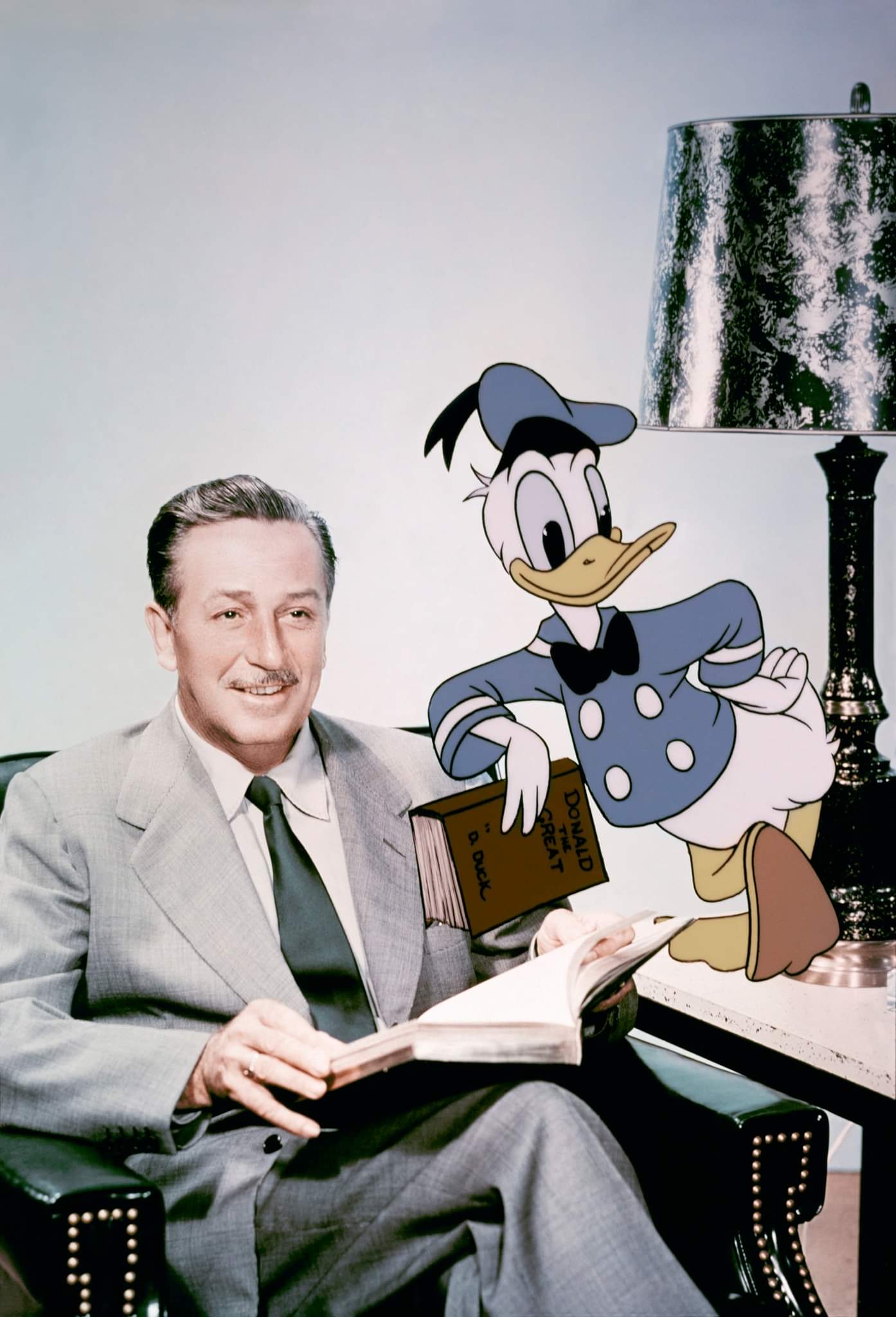 Astronaut Donald Duck berating a wayward star ⭐️?