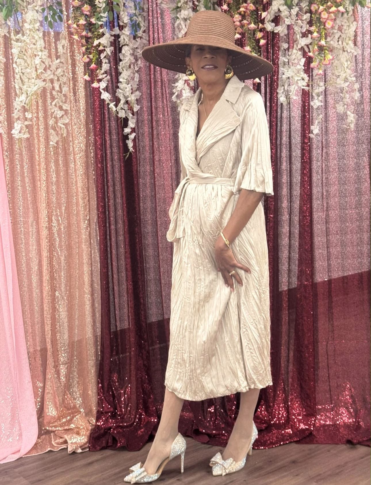beige dress pink shoes Stylish outfit with brown hat and sparkly Size:34W X 34L The chunky block heel customcta_In Stock & Ready To Ship Little black dress