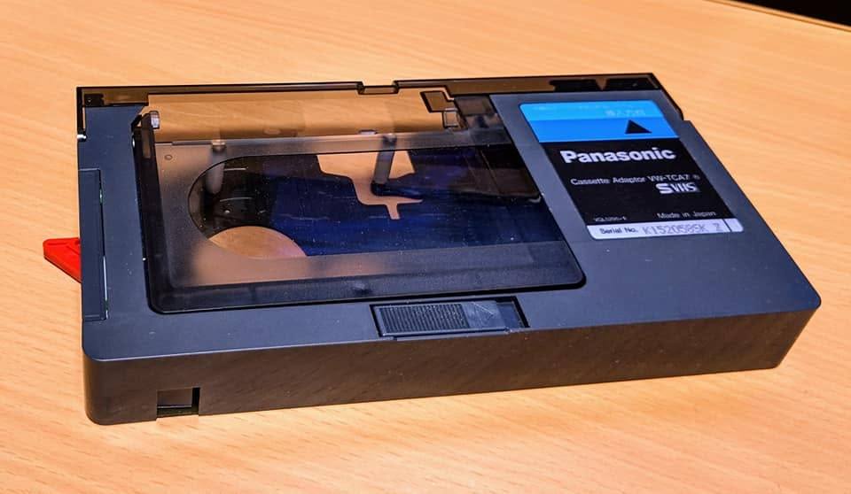 昭和のビデオ，デッキ VHS-Cビデオカセット アダプターにセットすれば普通のVHSビデオデッキ