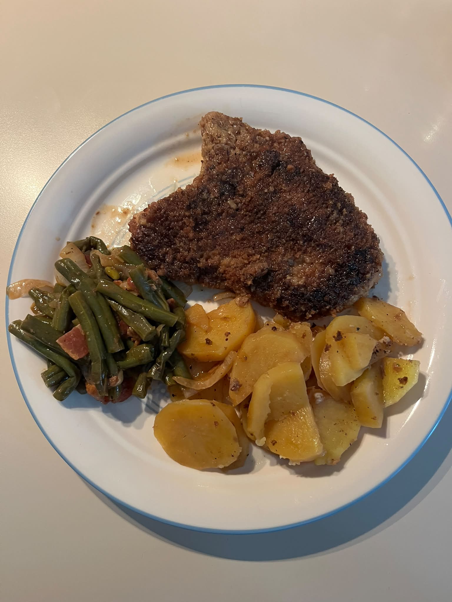 Low-sodium Panko breaded pork chop with potatoes and green beans recipe