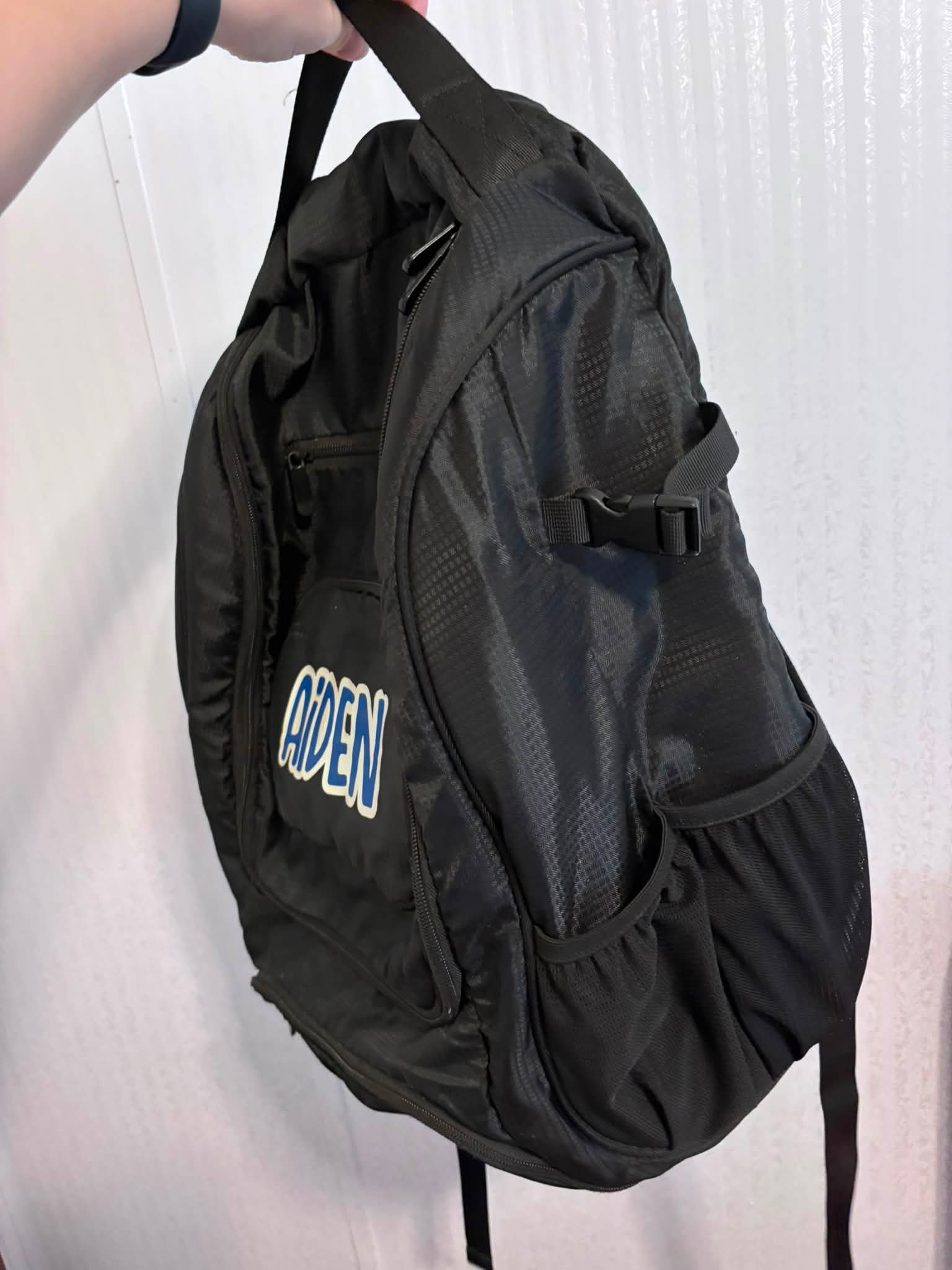 aden travel backpack Pakt Cero Lightweight 35L Crossgrain leather Inside zip cell phone and multifunction pockets Inside laptop sleeve Zip closure recycled polyester lining Top handle with 3 drop Outside zip pocket Luggage sleeve Adjustable shoulder straps 11 3/4 (L) x 15 3/4 (H) x 4 3/4 (W) Style No. Anti-Theft Water-Resistant Travel Bags, Purses