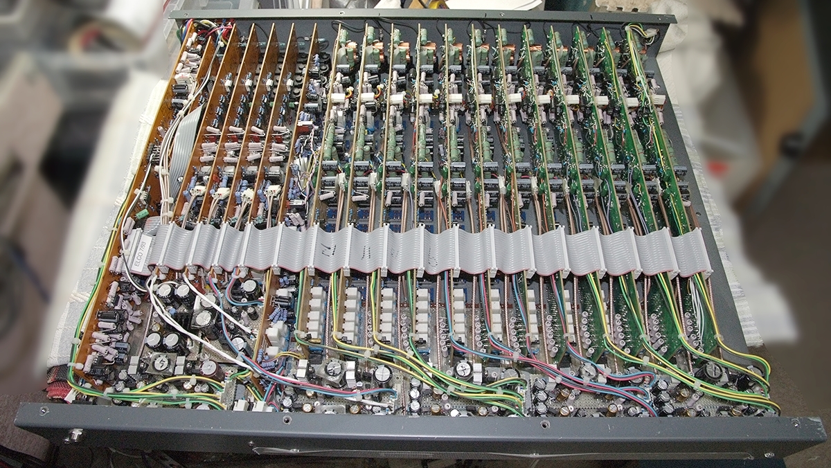 40年間愛用していたアンプ SONY TA-F555ESX がついに故障❗️ ￼実家に