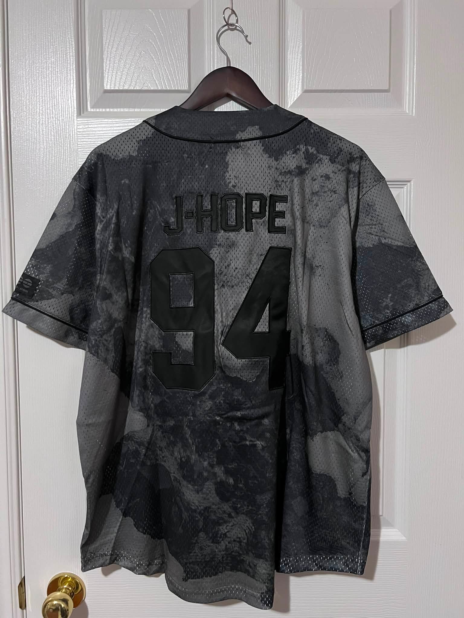 BTS ARIRANG Tour Jersey swap: J-Hope M/L for XL/XXL+ in Toronto, ON