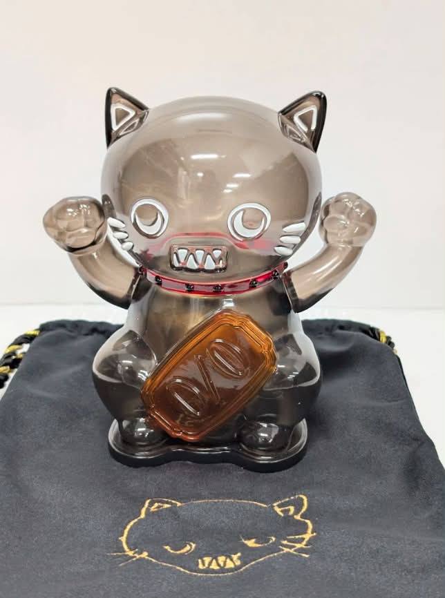 Neru design works 用琥珀玻璃做出的燈罩，直接與The rich黃銅38燈組合