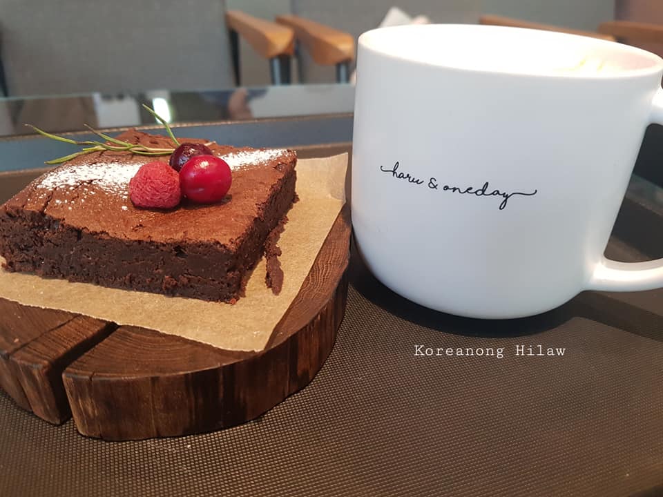 Haru & One Day Cafe is a coffee shop owned by Super Junior's Lee