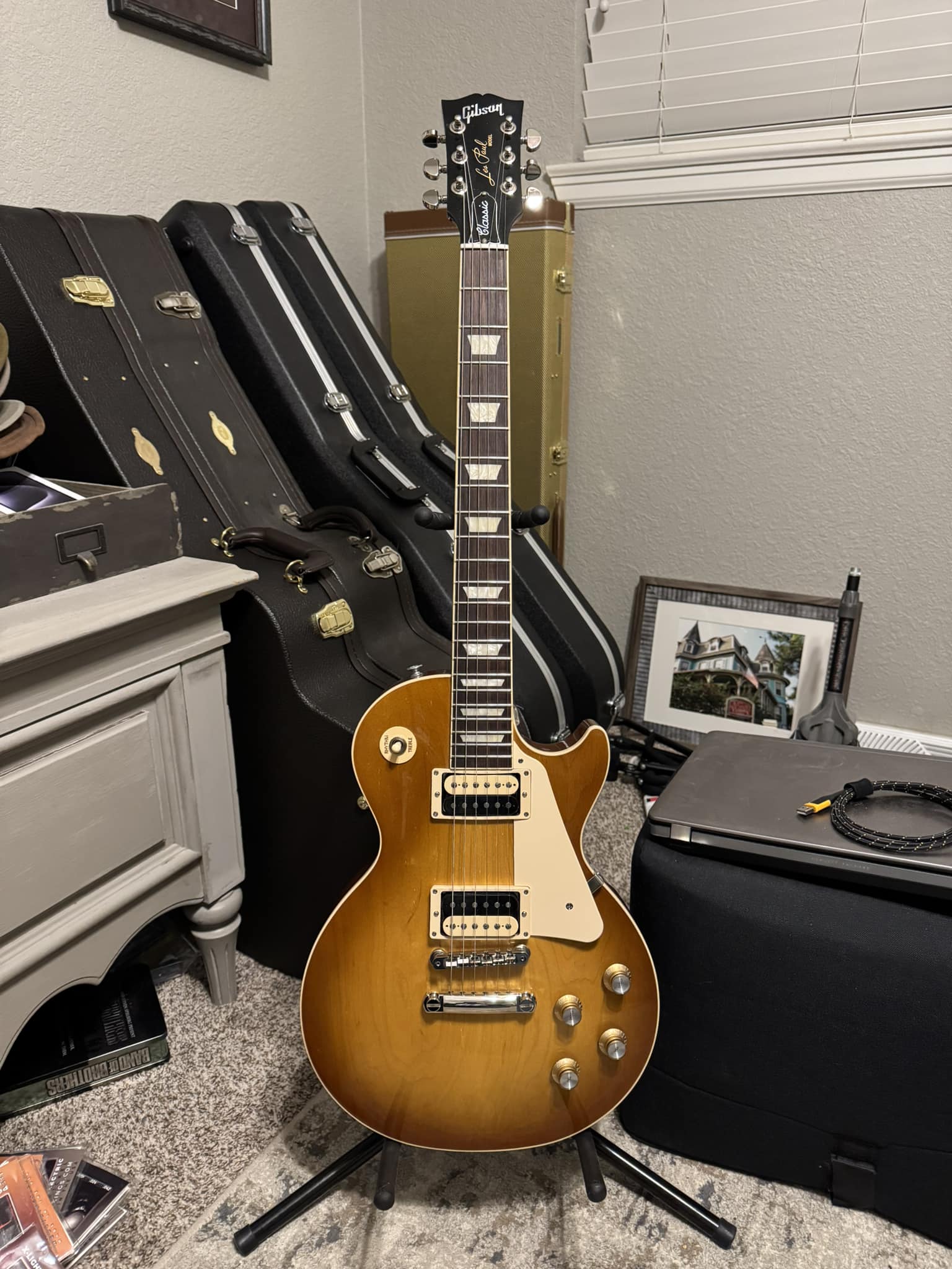 2022 Gibson Les Paul Classic in cherry red
