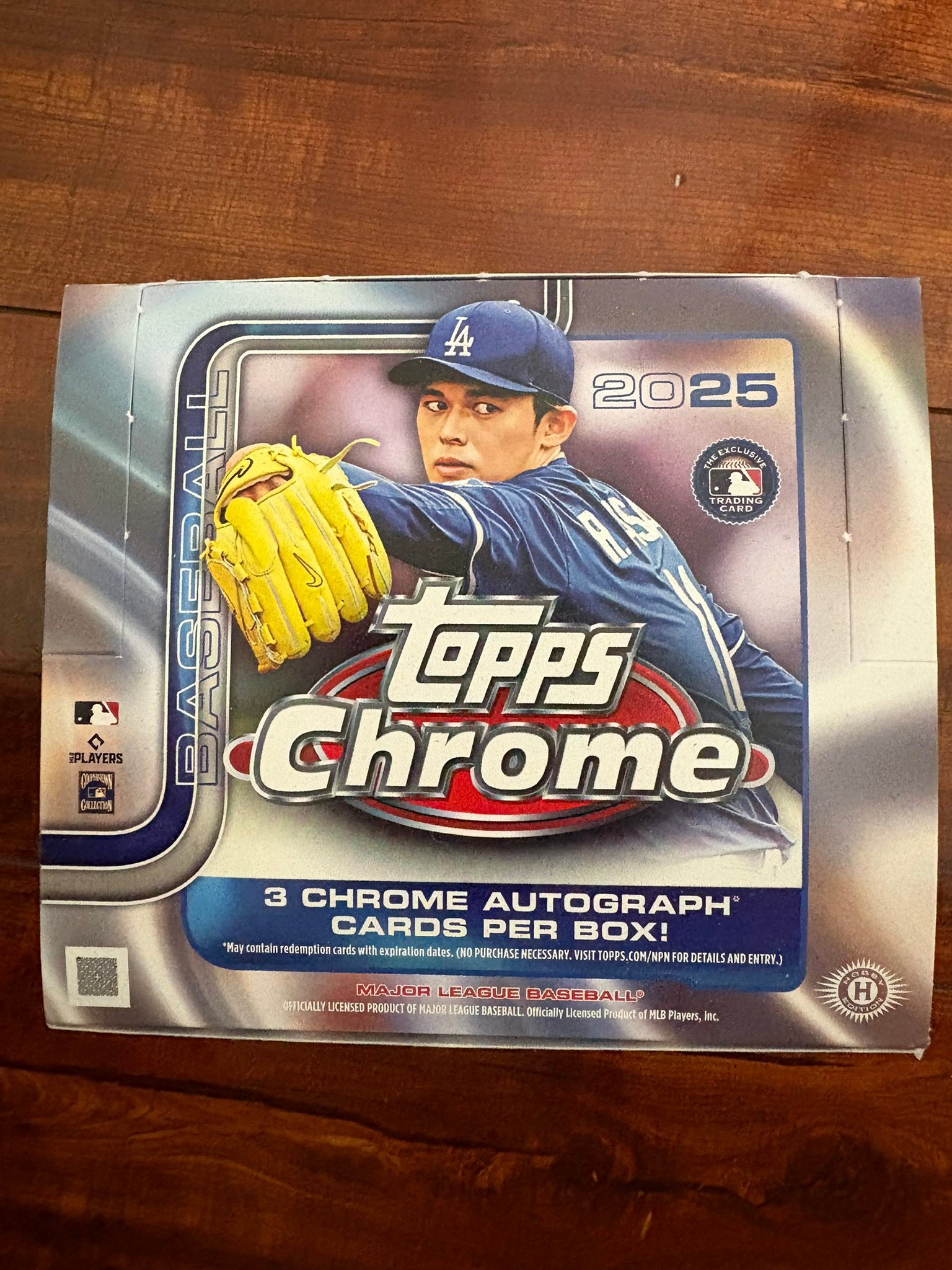 Topps Chrome Jumbos decrease guaranteed autos to 2 per box