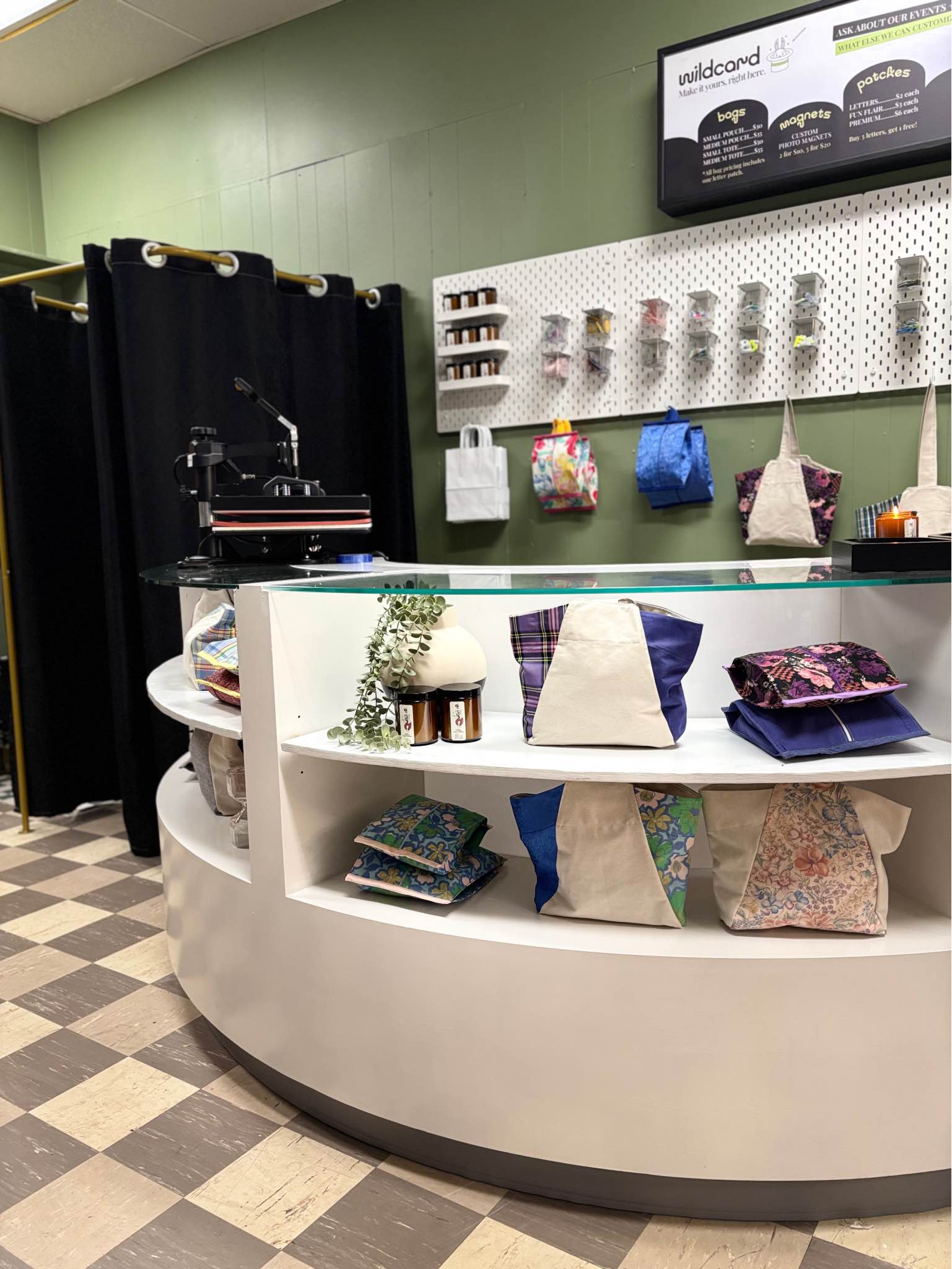 Curved Display Cases - Miscellaneous - Hamilton, Ontario | Facebook ...