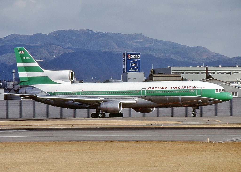 伊丹 Cathay Pacific's Lockheed Tristar airplane VR-HOK history and