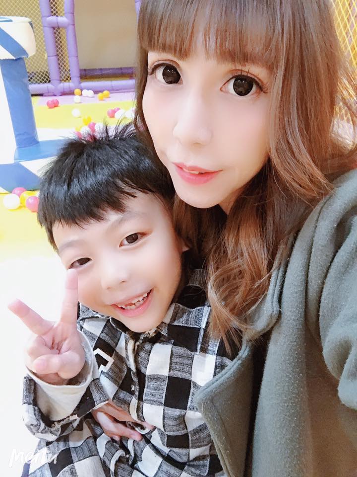 子凡&子恩 - 子凡&子恩 added a new photo.