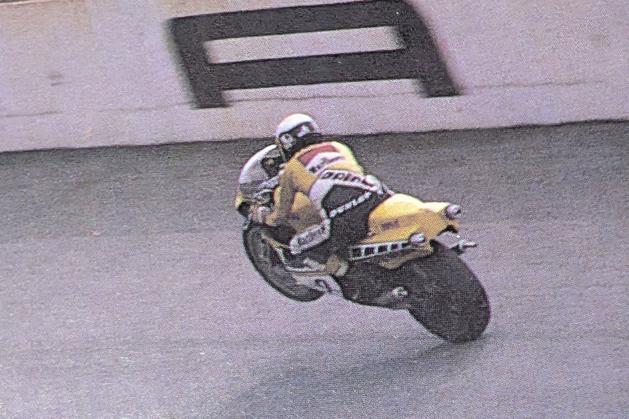 Tadahiko Taira 平 忠彦 一ー Marboro boro Ma 28 N 0 YAMAHA brembo