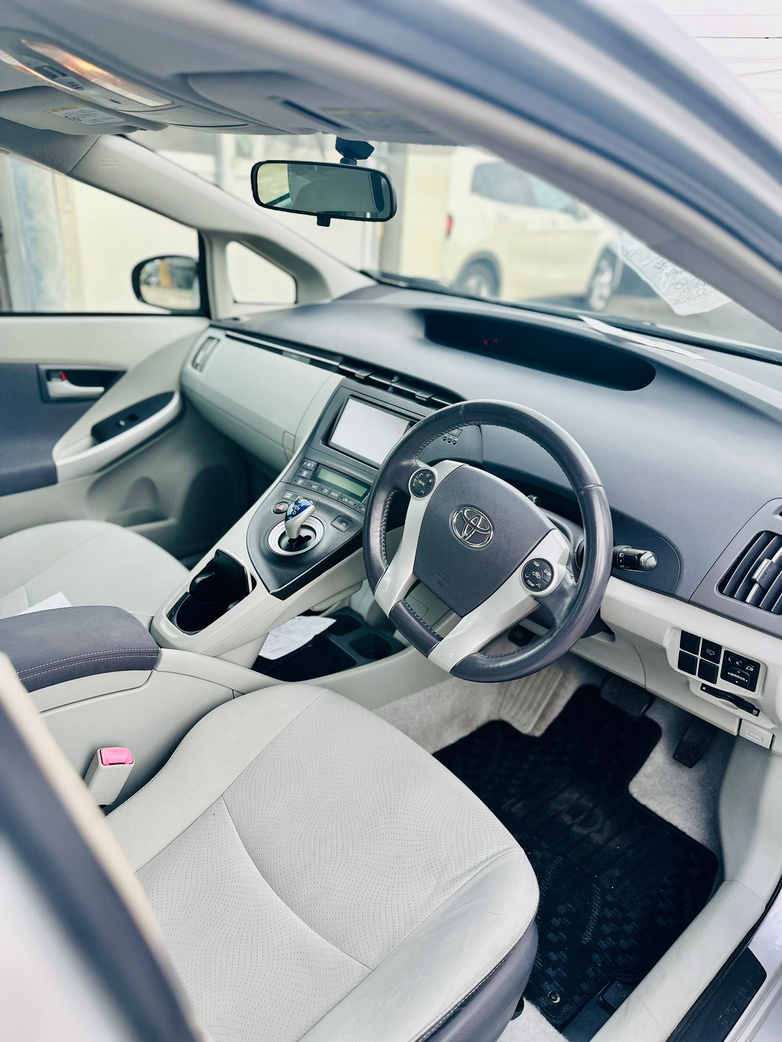 2011 silver prius s for sale in japan