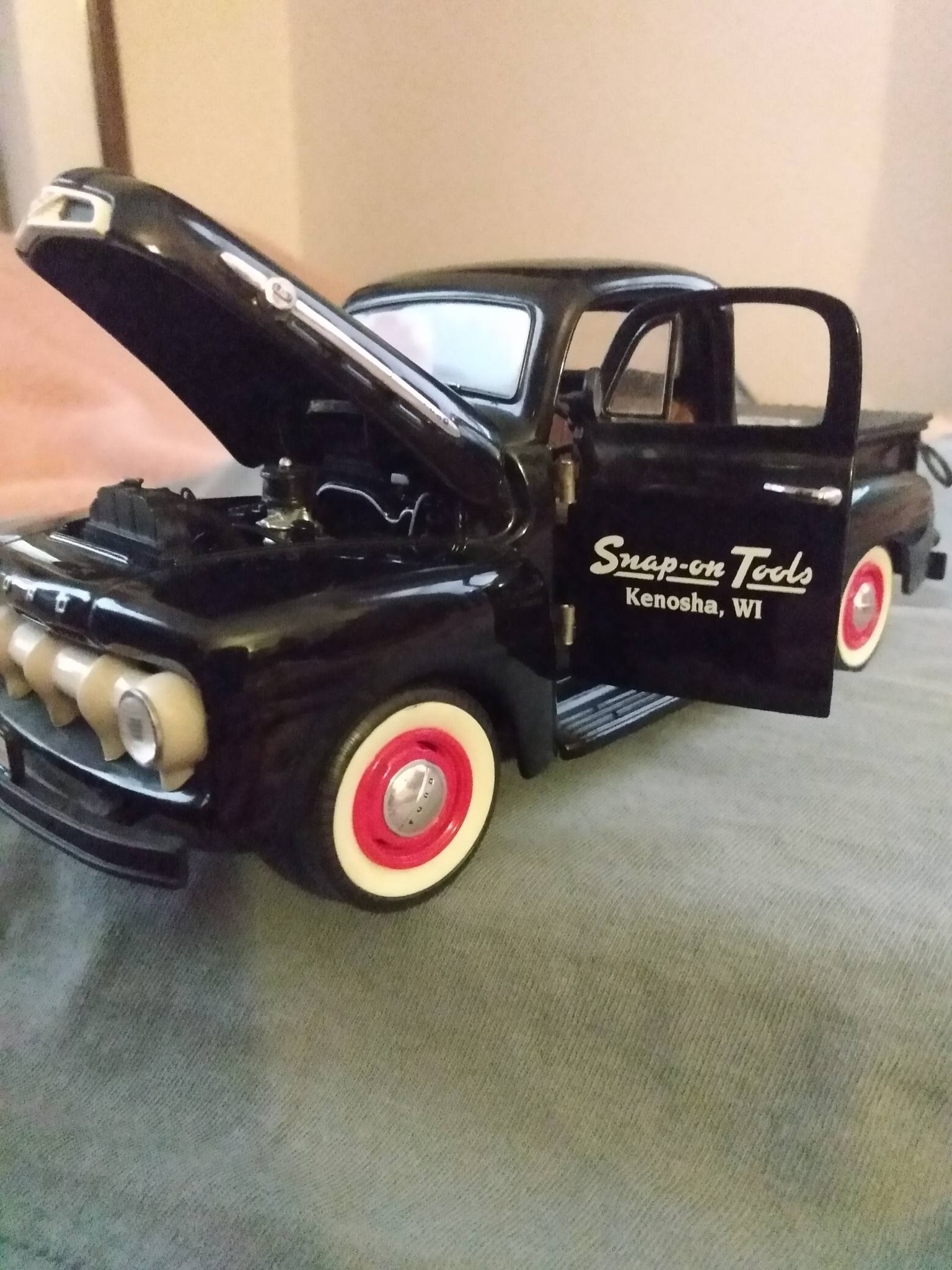 Got this 1/24 Ford off the truck about 20 years ago. Anyone else