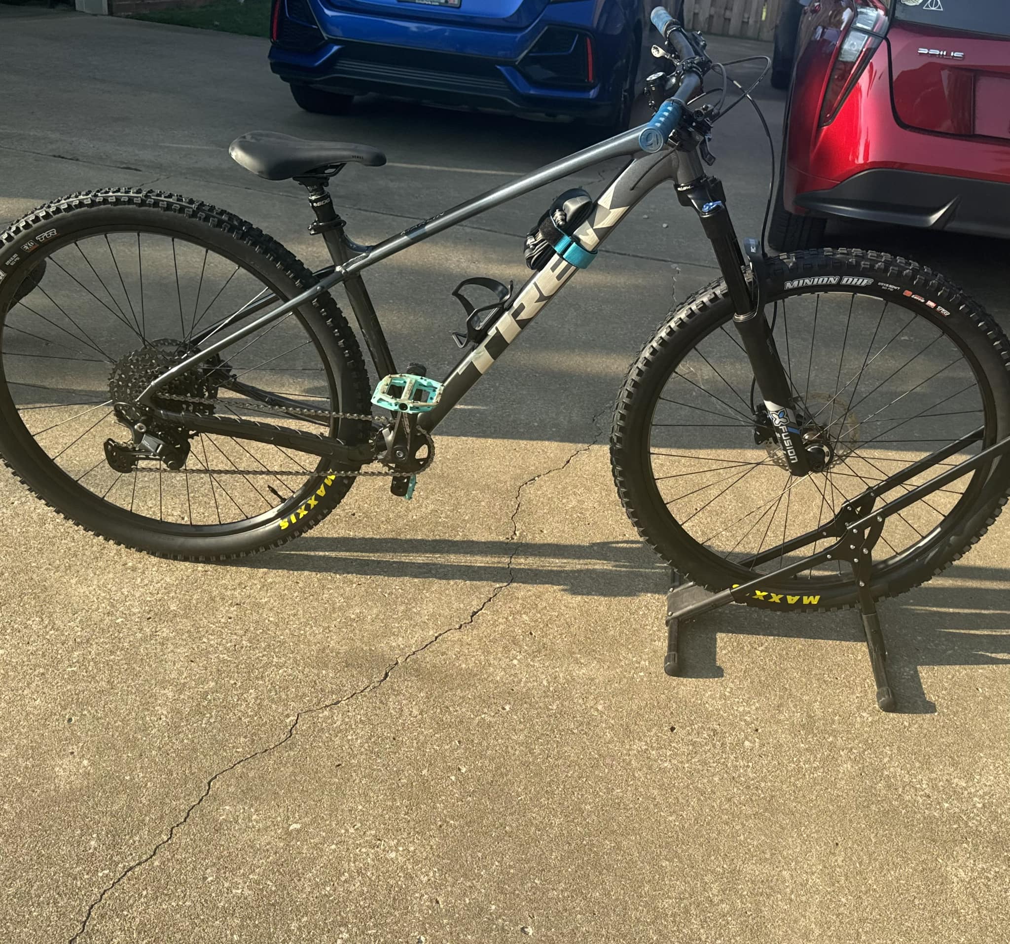 Trek Marlin 6 Gen 3 with SSG dropper and XC Fusion fork