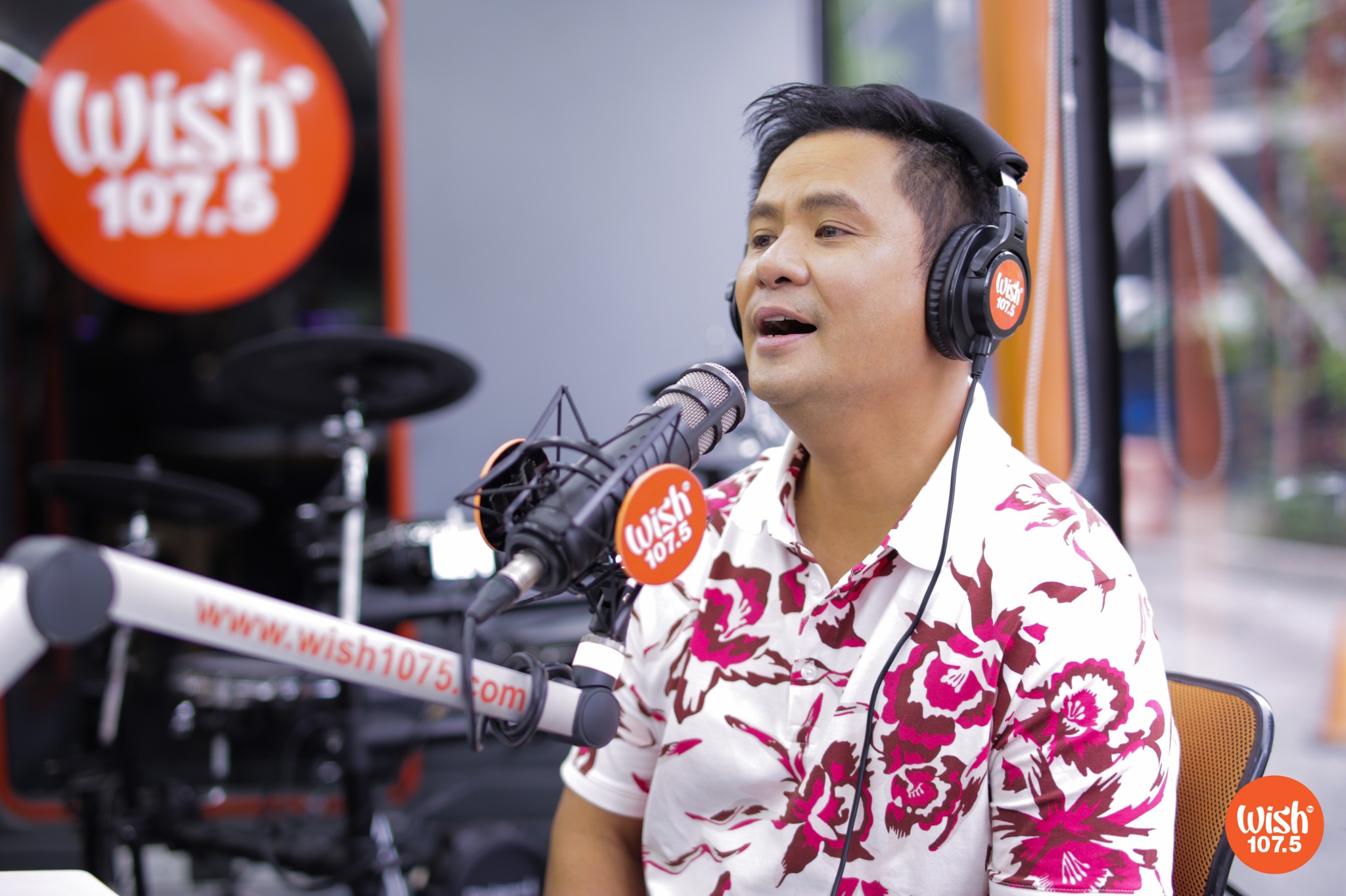 Wish 107.5 - IN PHOTOS: On his Wish Bus comeback guesting... | Facebook