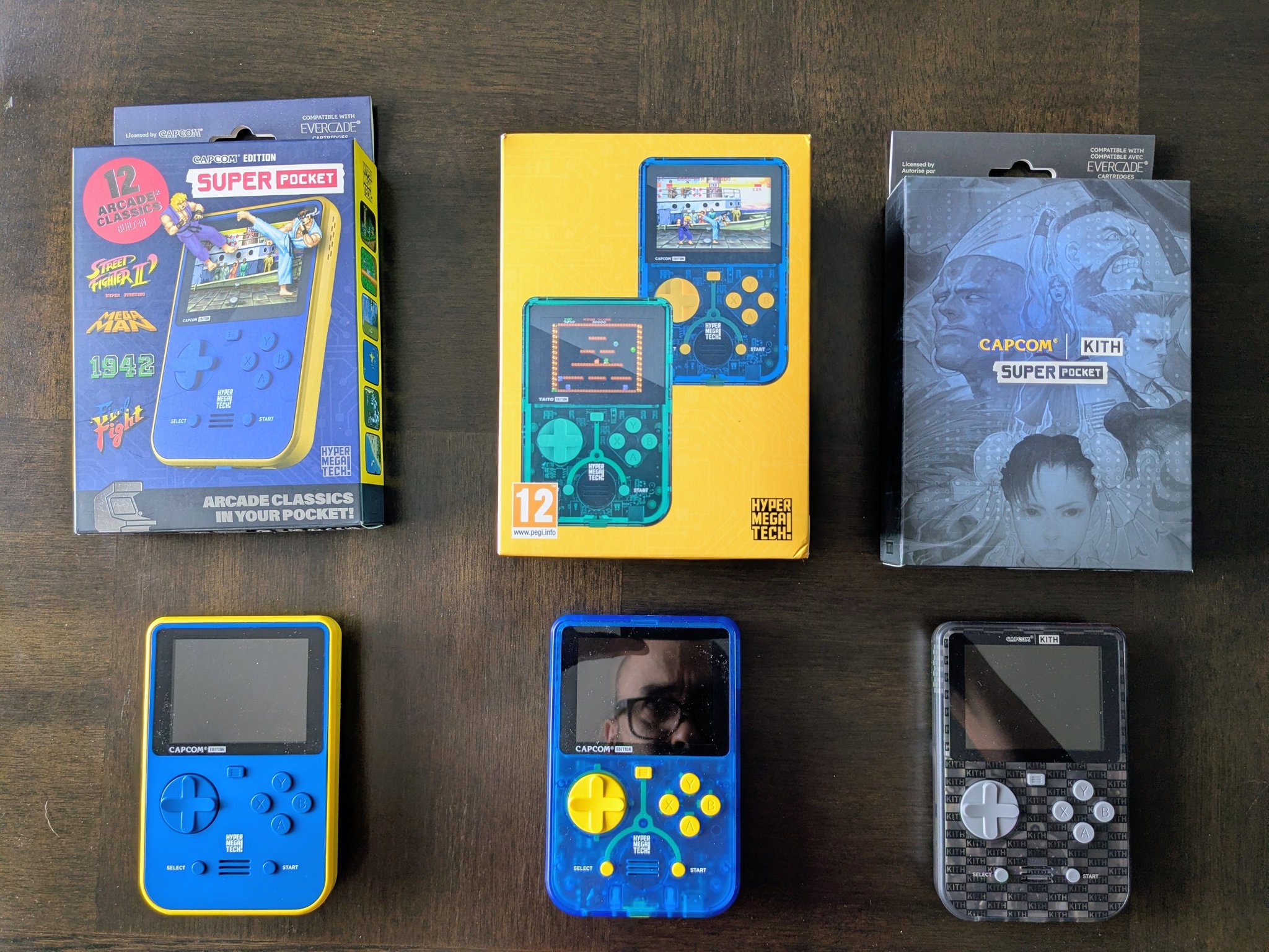 Can I play two players on Evercade Super Pocket?