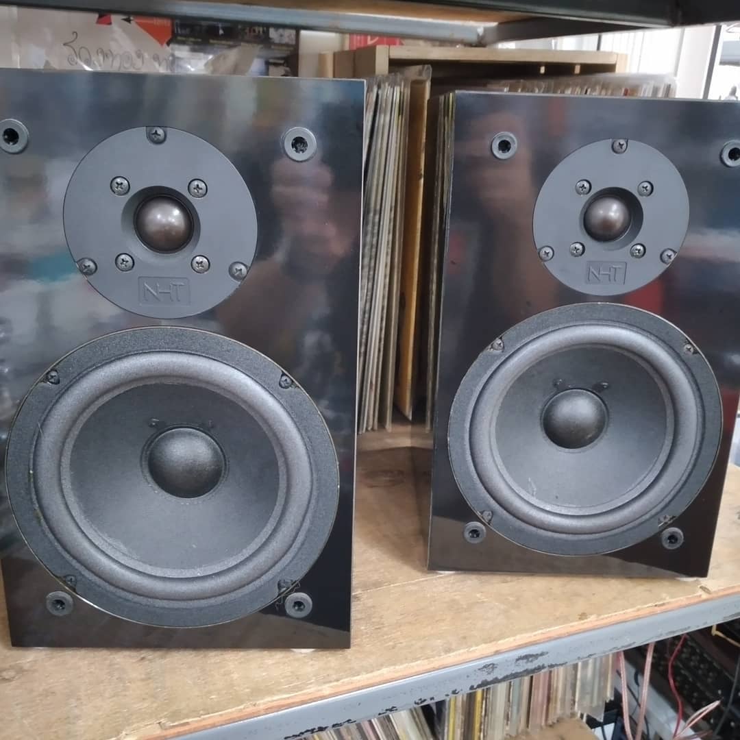 ◇NHT 見放そ Super One ピアノブラック ☆密閉式 ☆made in USA