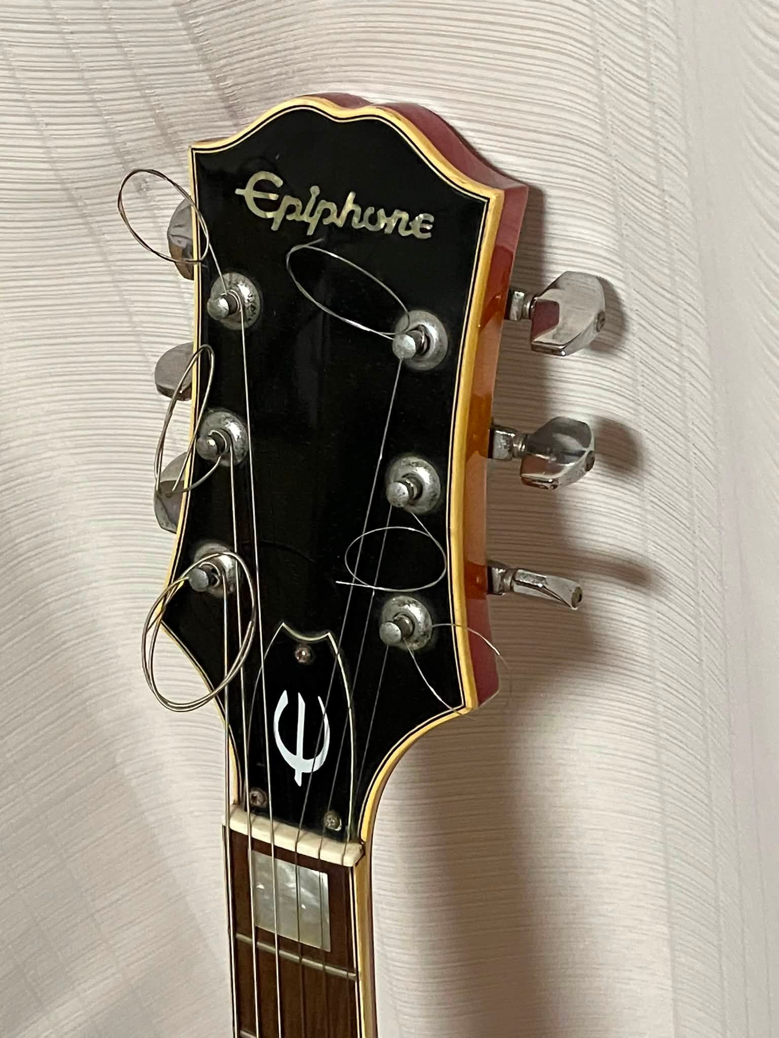 1枚目は45年前。 当時3回払いで買ったハービー（春日楽器）のレス