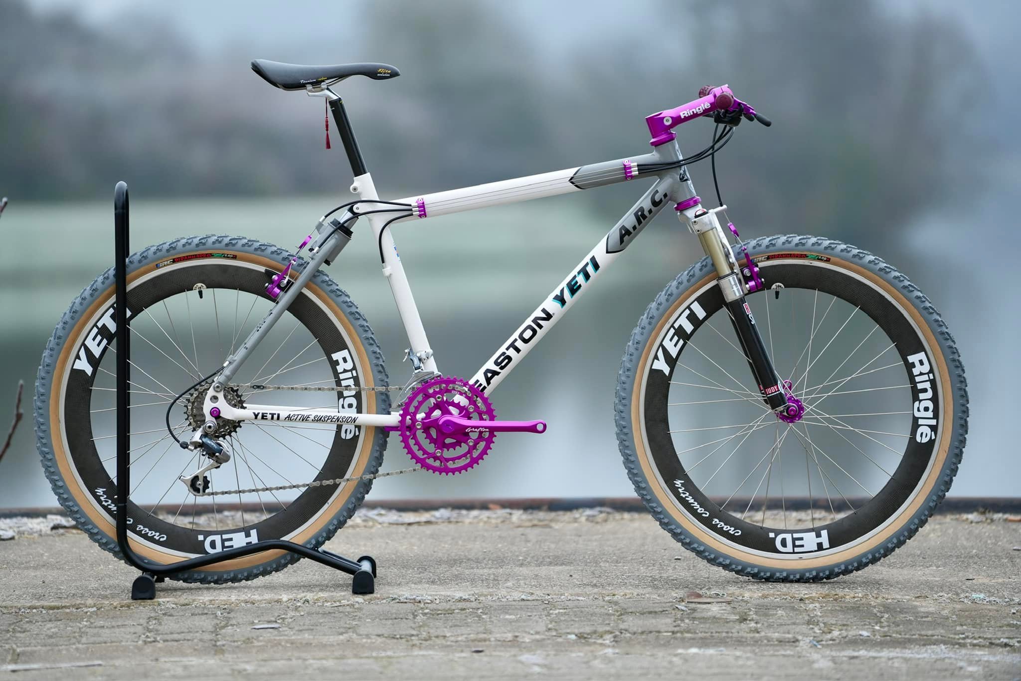 Custom Yeti Arc bike with new anodized parts and paint job
