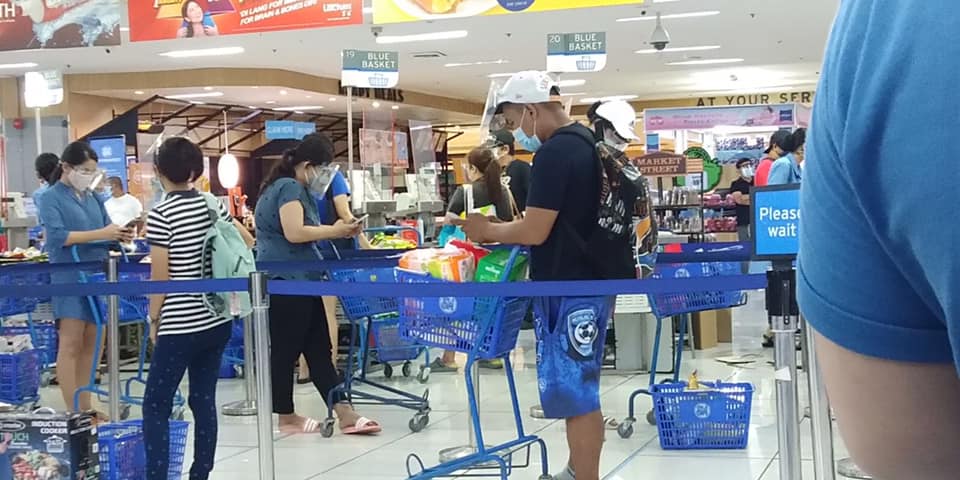 Daily Tribune - Look: Shoppers line up at grocery store in... | Facebook