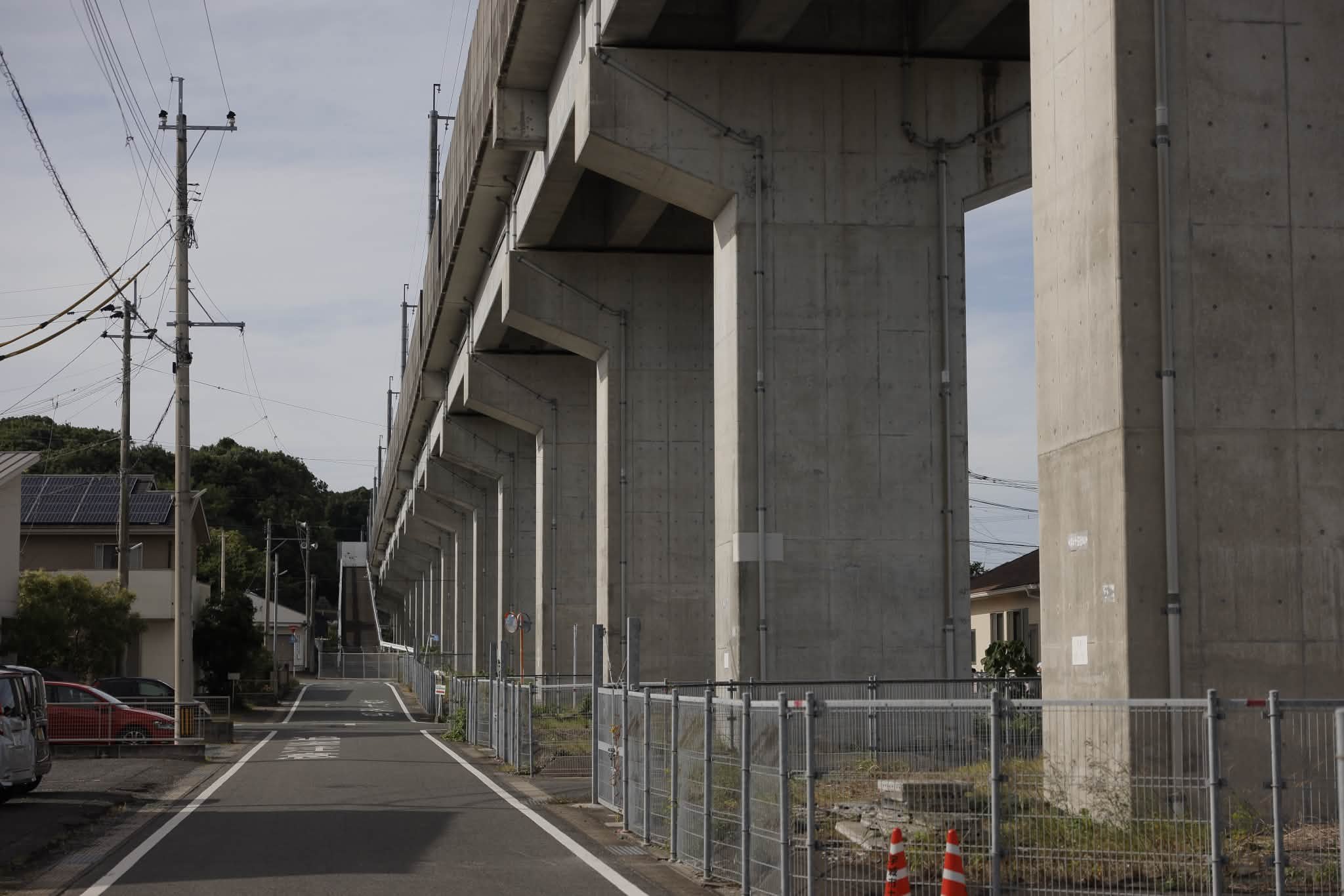 鉄筋コンクリート橋脚基部曲げ破壊】 熊本県宇城市不知火町。くもり
