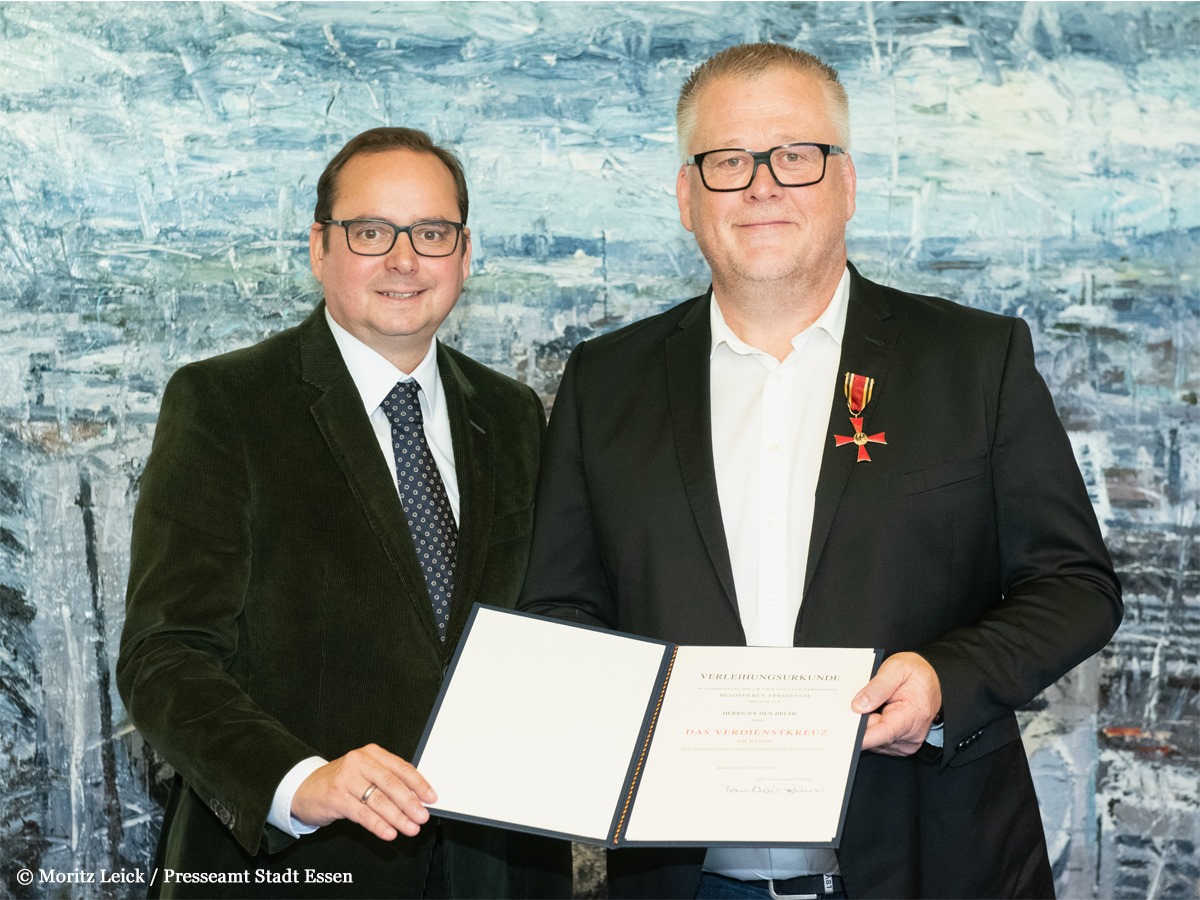 Fur Sein Jahrzehntelanges Engagement Im Tafel Deutschland