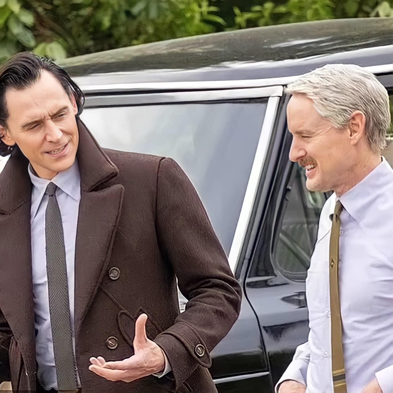 One Ticket TV - Tom Hiddleston and Owen Wilson on the set...