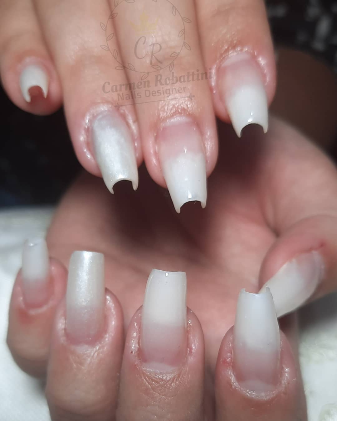 Essa era uma unha roida ,e foi... - Carmen Robattini Nail