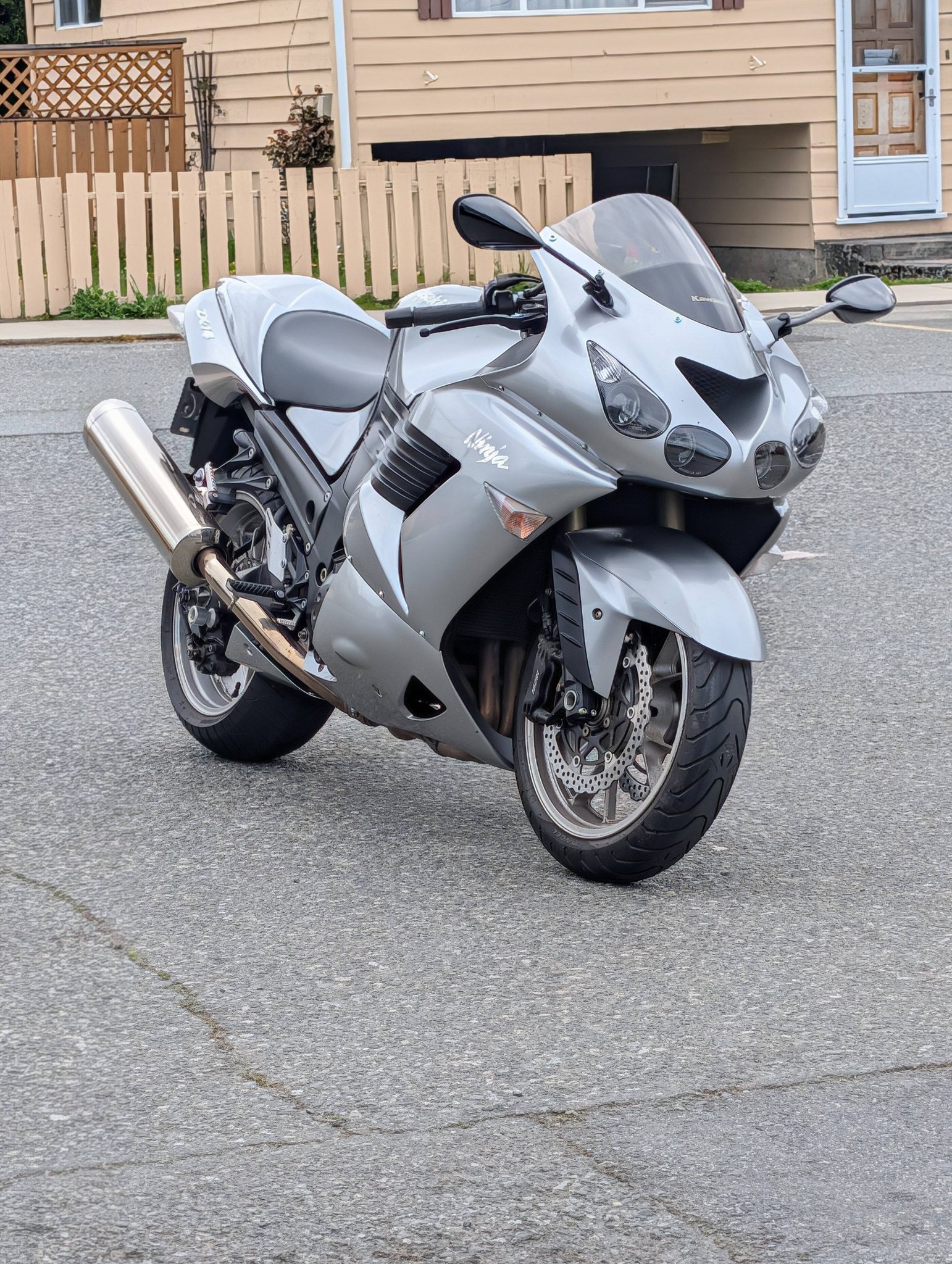 2007 Kawasaki ZX14 drag runs with stock setup