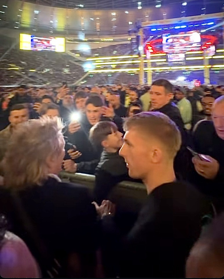 ROD STEWART | Rod At The Boxing Tonight 🥊 | Facebook