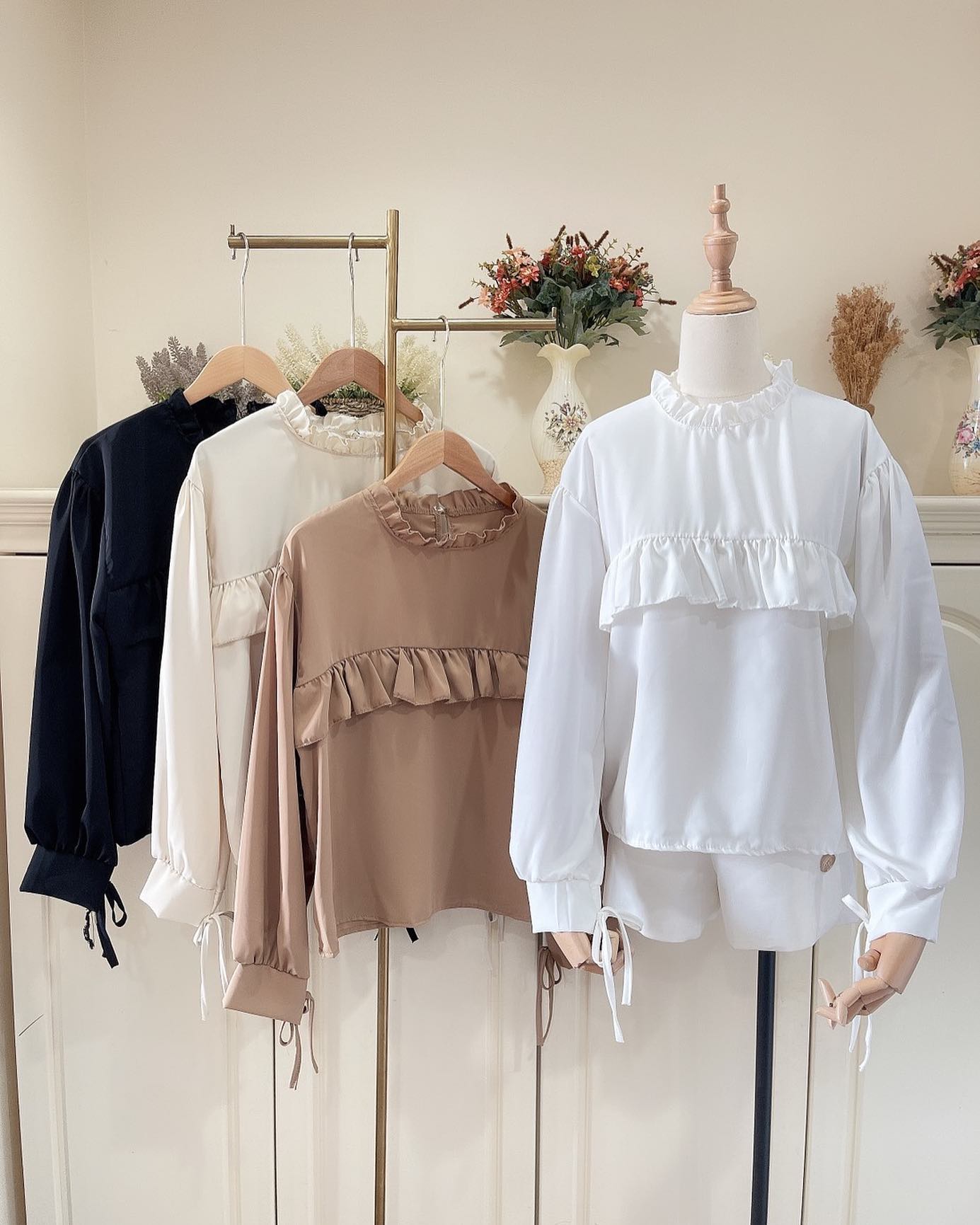 Vivavivashop - 🌈เสื้อแขนยาวคอระบาย แต่งระบายอก ผูกโบแขน... | Facebook