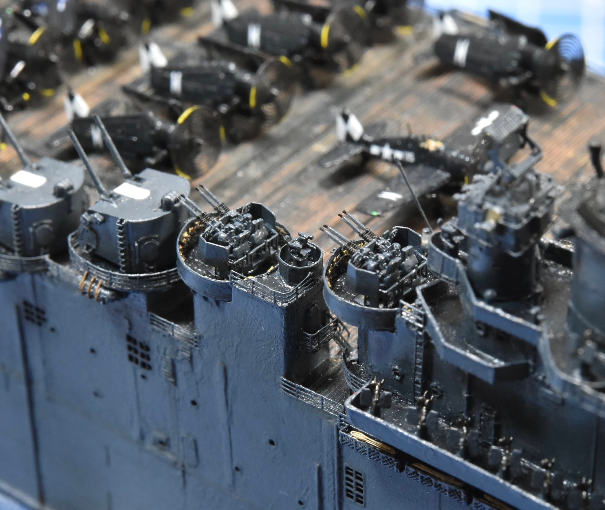 1/700 米航空母艦 エセックス CV-9 製作中】 覗き込まないとわかりませ
