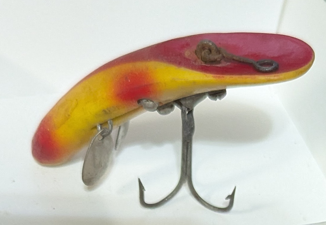 antique fishing lures flatfish Vintage Helin F6 W White with Box and Papers 1943 the Flatfish is at home fishing for salmon in the Pacific Northwest HELIN'S FLATFISH - Learn the
