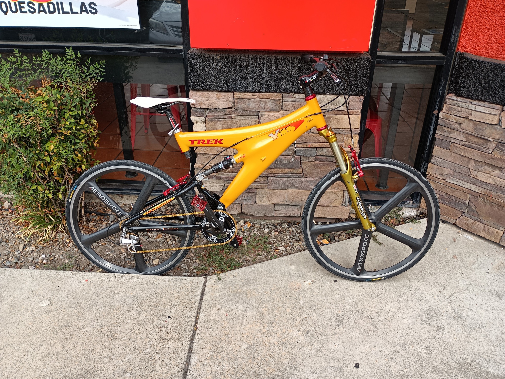 90s carbon fibre URT bikes with Trek Y-33 and Y-11 models